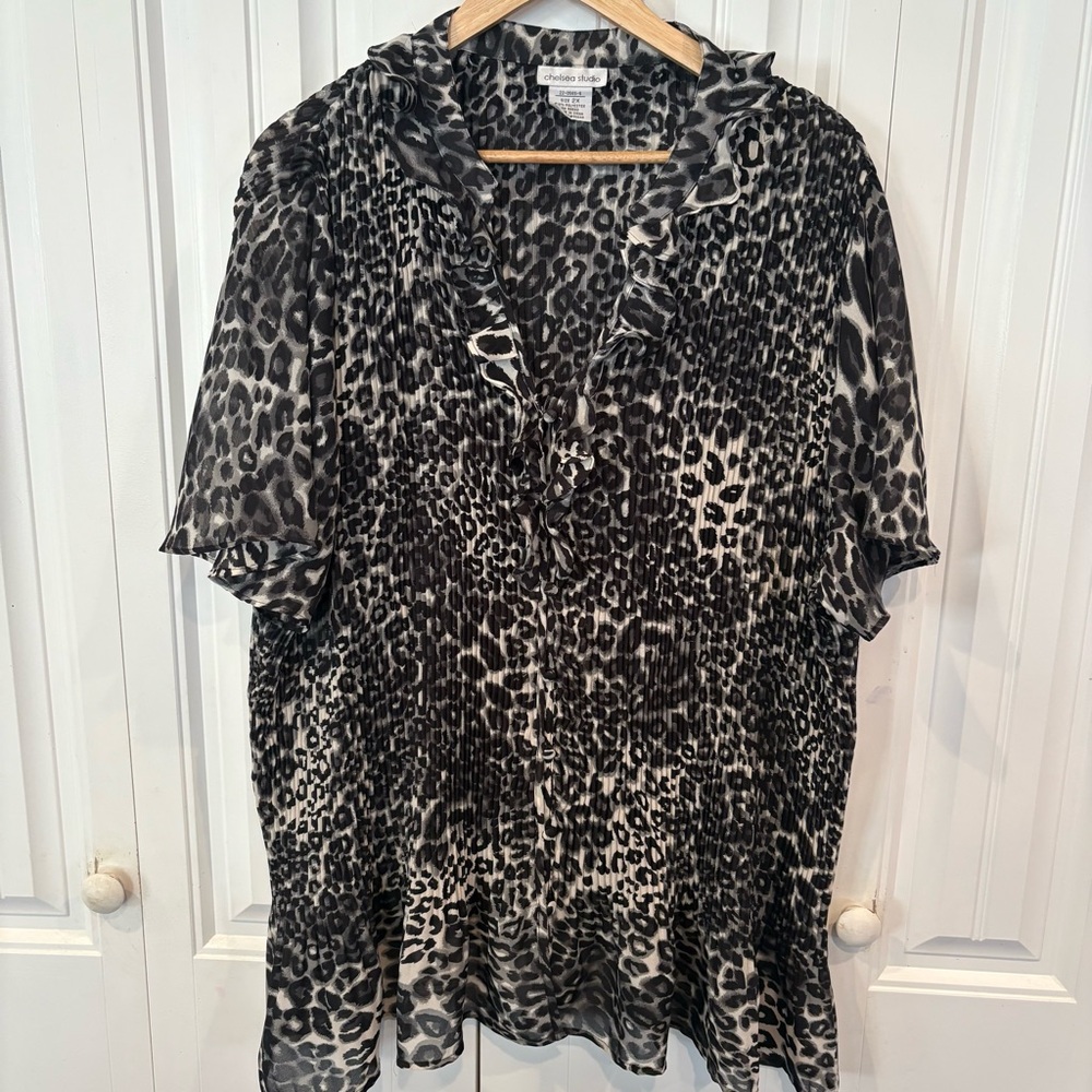 Chelsea‎ Studio Black And Gray Leopard Print Pleated Blouse Size 2X